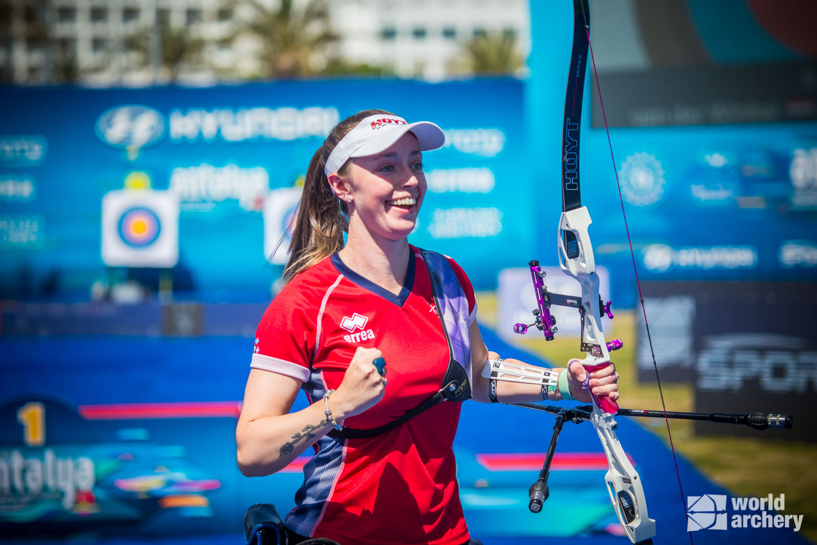 Bryony Pitman winning gold in Antalya in the individual women's recurve