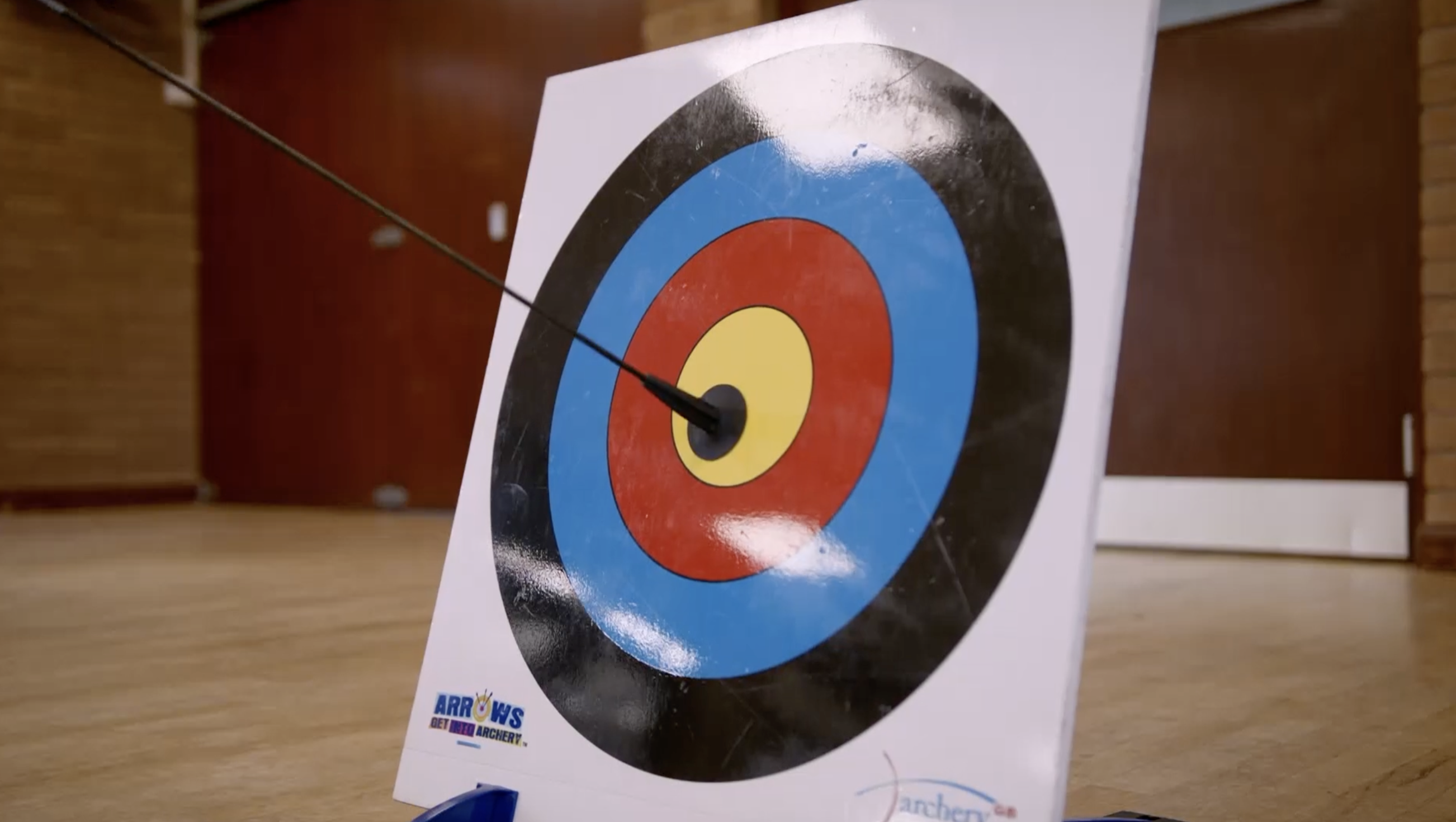 Arrows soft archery target with an arrow with a suction cup stuck on the centre